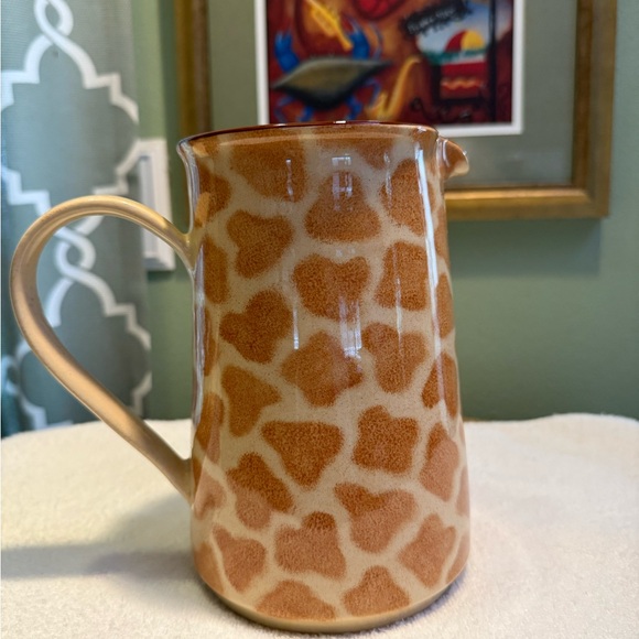 Giraffe Patterned Pitcher - Picture 2 of 7